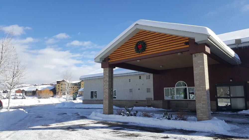 Quality Inn & Suites Steamboat Springs Exterior photo