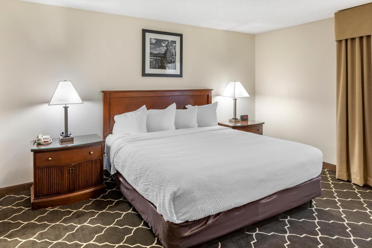 Quality Inn & Suites Steamboat Springs Room photo