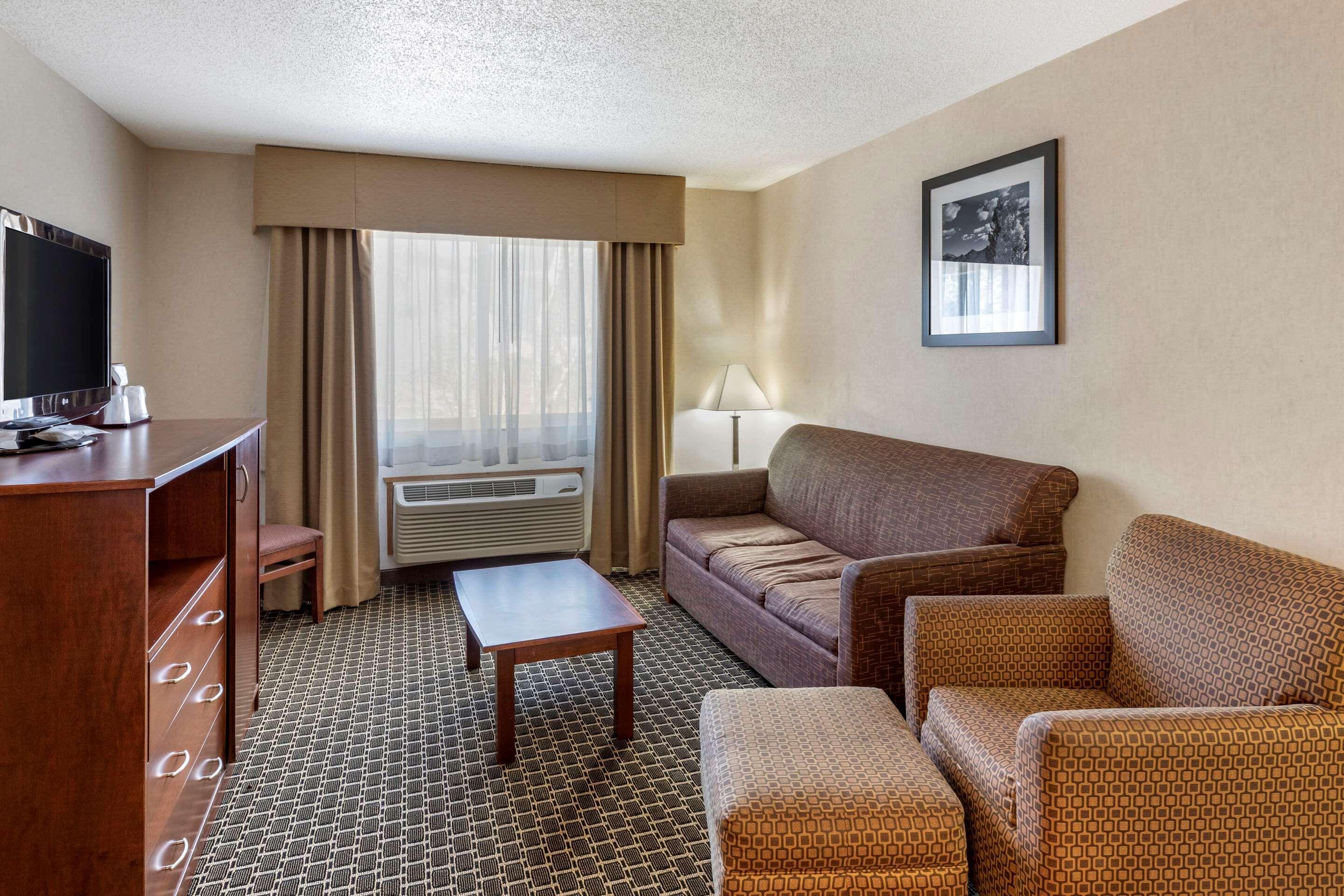 Quality Inn & Suites Steamboat Springs Exterior photo
