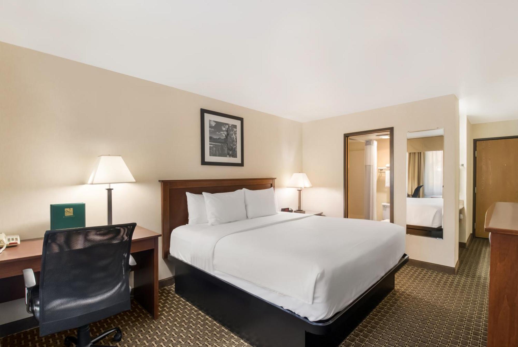 Quality Inn & Suites Steamboat Springs Exterior photo