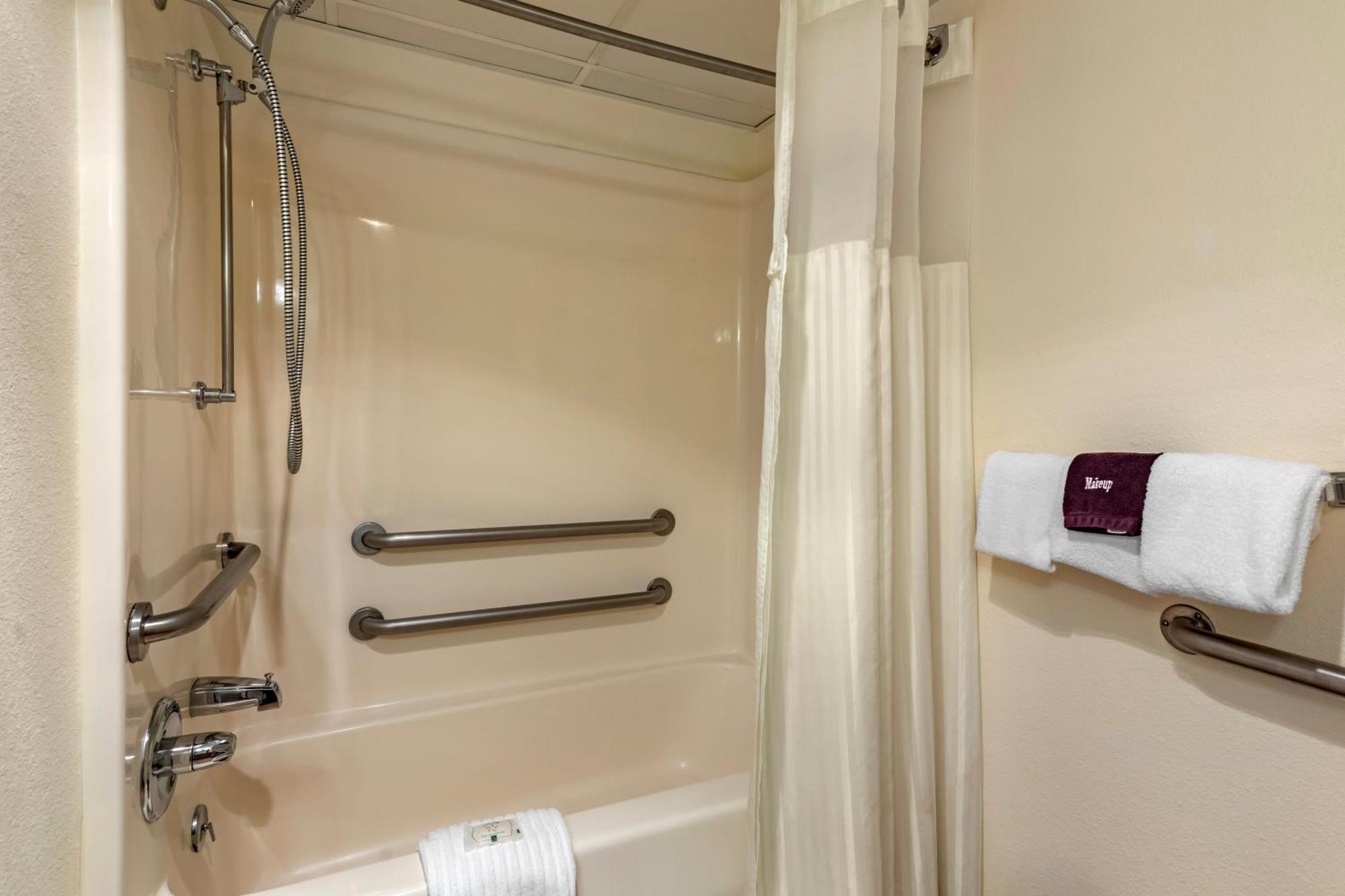 Quality Inn & Suites Steamboat Springs Room photo