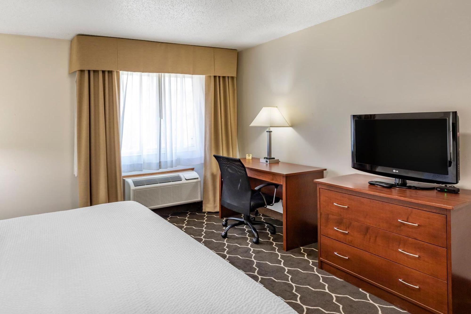 Quality Inn & Suites Steamboat Springs Room photo