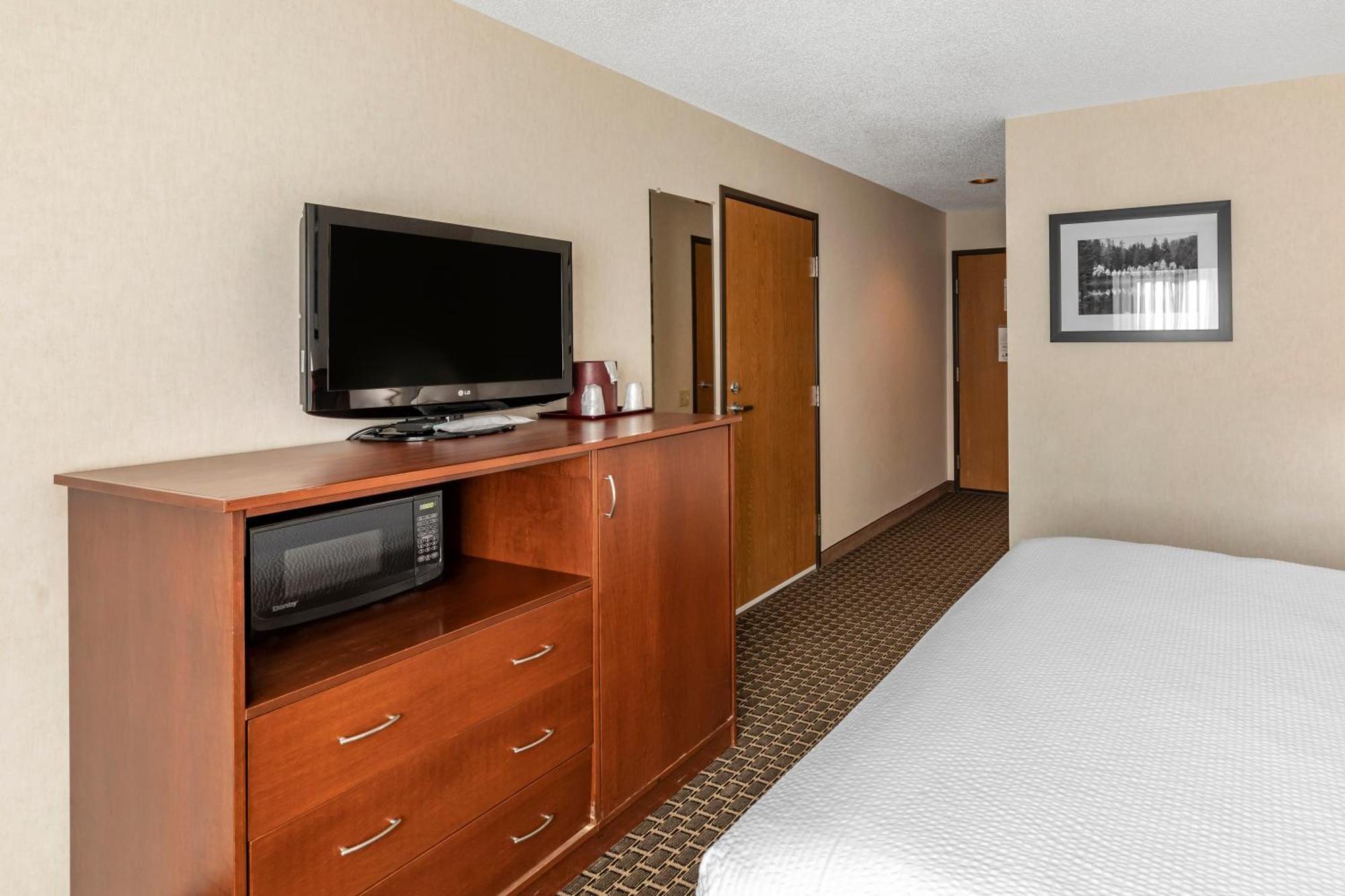 Quality Inn & Suites Steamboat Springs Room photo