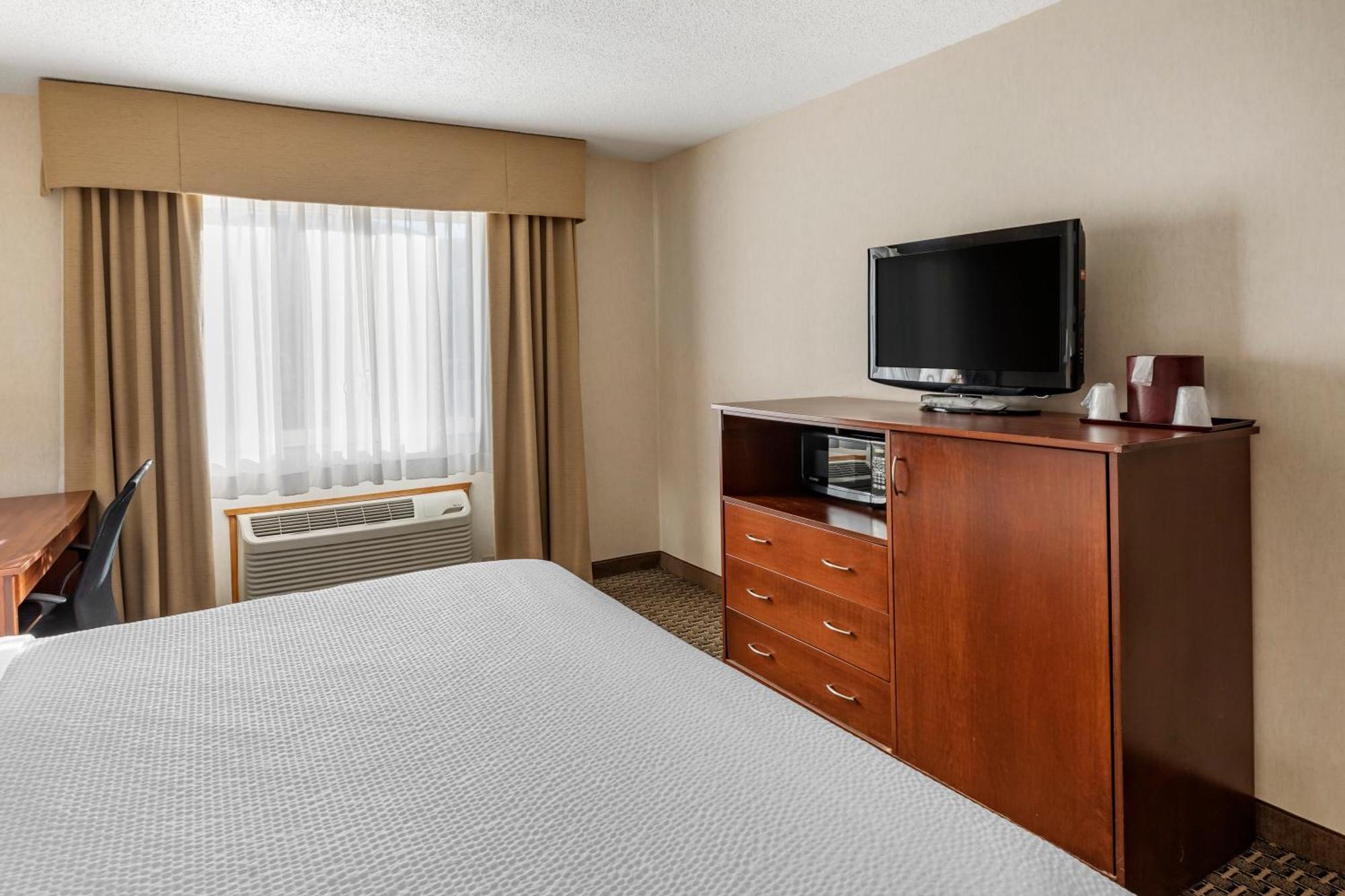 Quality Inn & Suites Steamboat Springs Room photo