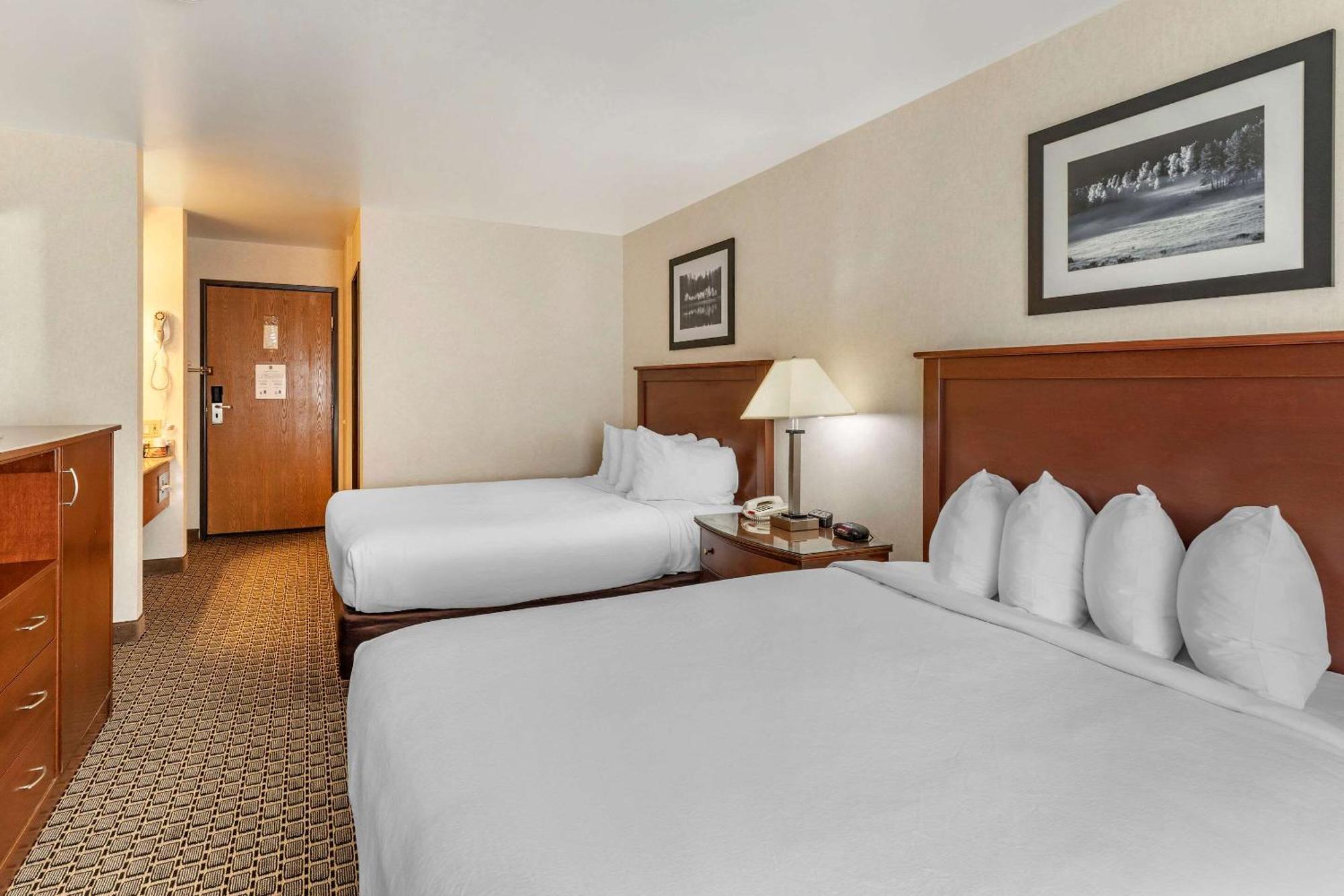 Quality Inn & Suites Steamboat Springs Room photo